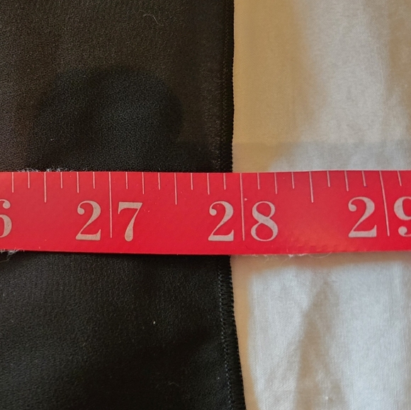 CDN! Artizan Québec Robin Barré; Size Large; Must-Have V-Neck Fashion Top; Black - Picture 9 of 16